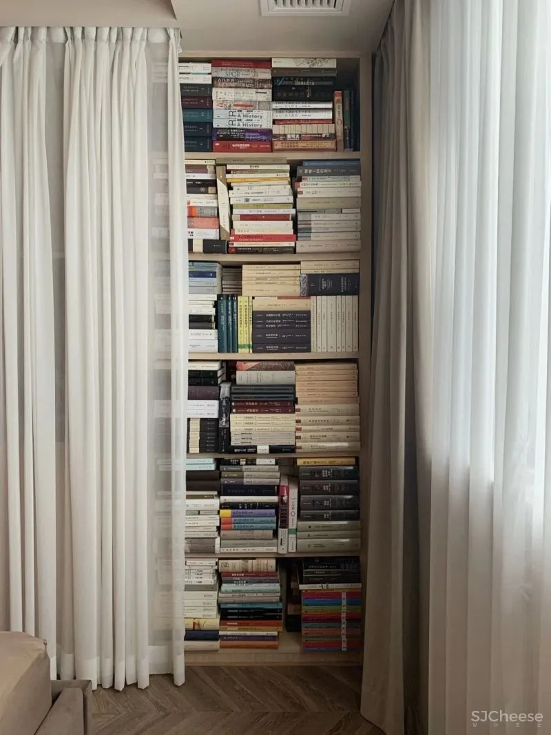 “书迷”教师夫妻的复古家,客厅卧室打通,餐厅放阳台,90㎡显大3倍!美呆!