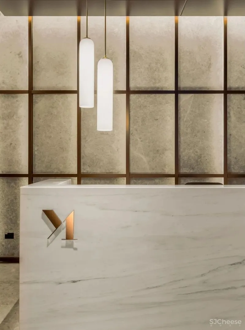 平淡无奇的公寓设计,细心布置的公区是亮点