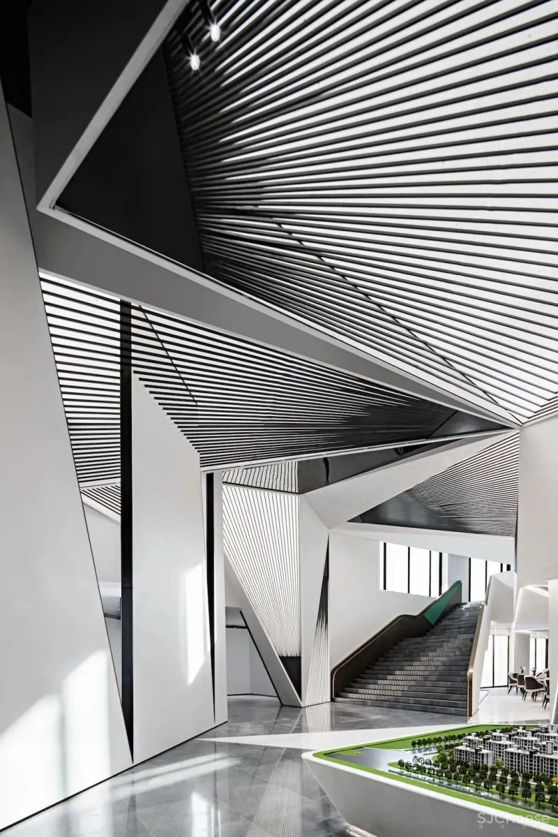 伍玛设计:点、线、面,进化中释放数字浪漫