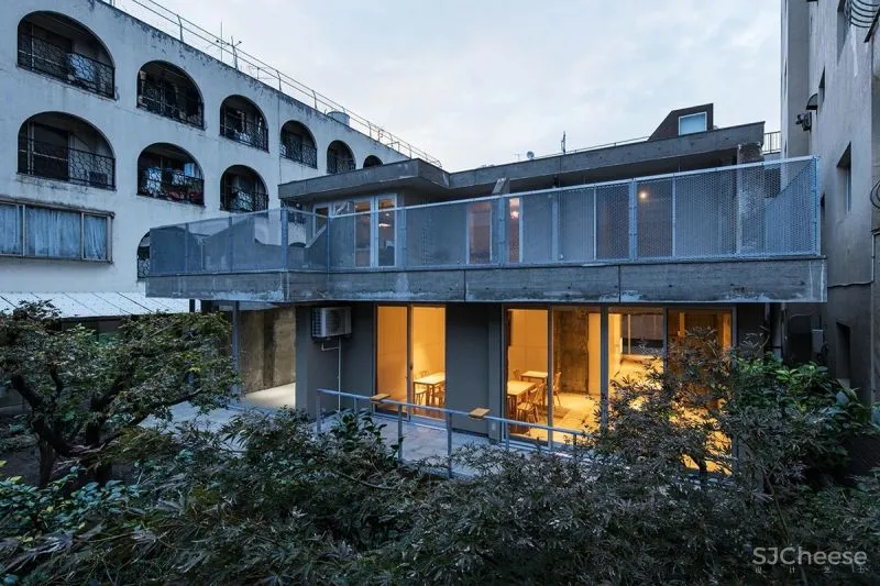 叫板星巴克!日本“网红”设计师,把老厂房改造成咖啡馆,价值47亿,吸引千万人打卡!