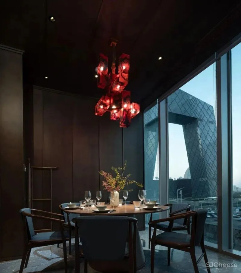 取其色彩变换之妙,麻六记国贸首店