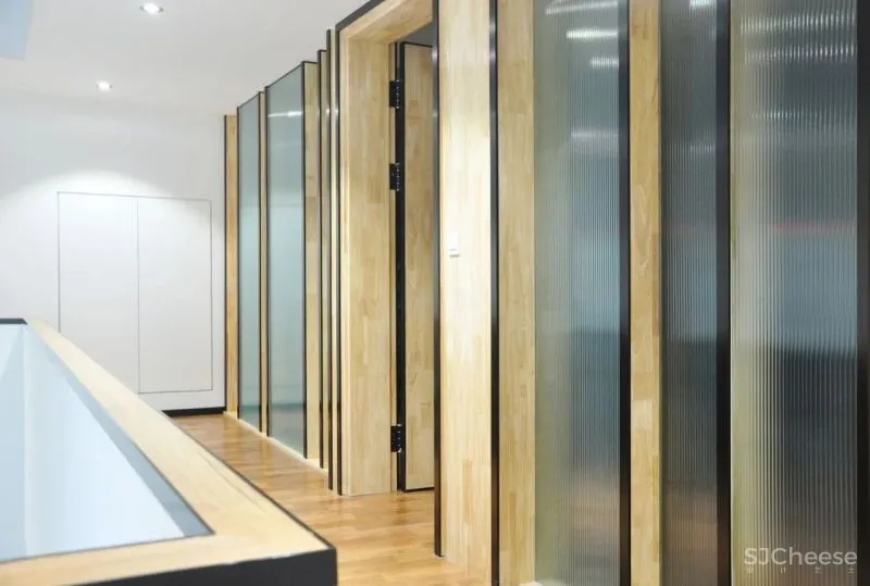 夹缝中自然生长.中国.葫芦岛德邻堂产业楼设计实践 DJ 建筑设计事务所