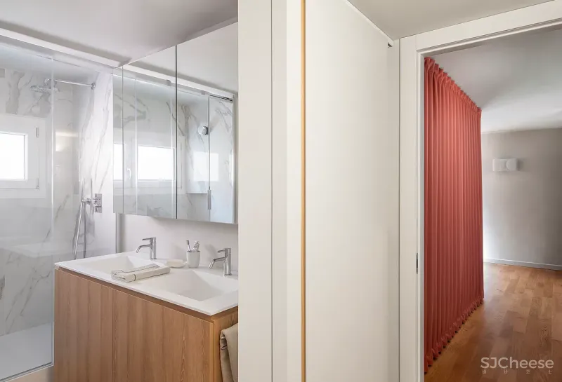 兼具雅致与活力,这座130平米的双层住宅诠释了屋主的生活态度