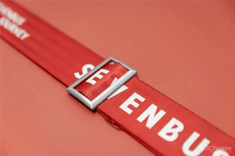 街头文化元素,打造充满玩趣的潮流打卡地 或者设计