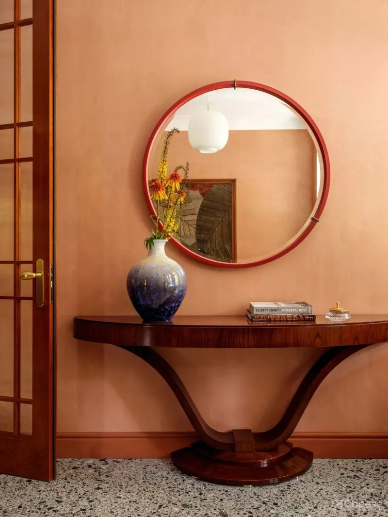 以赤陶土色和橄榄绿色,打造20世纪30年代建筑的旧魅力