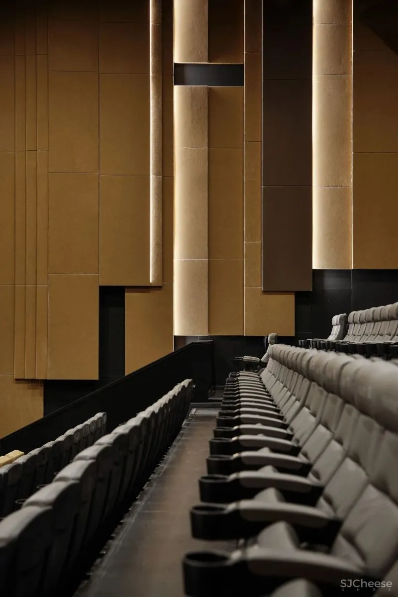 未来感爆棚,玩转影像化信息流的影院空间丨壹正企划 罗灵杰-龙慧祺