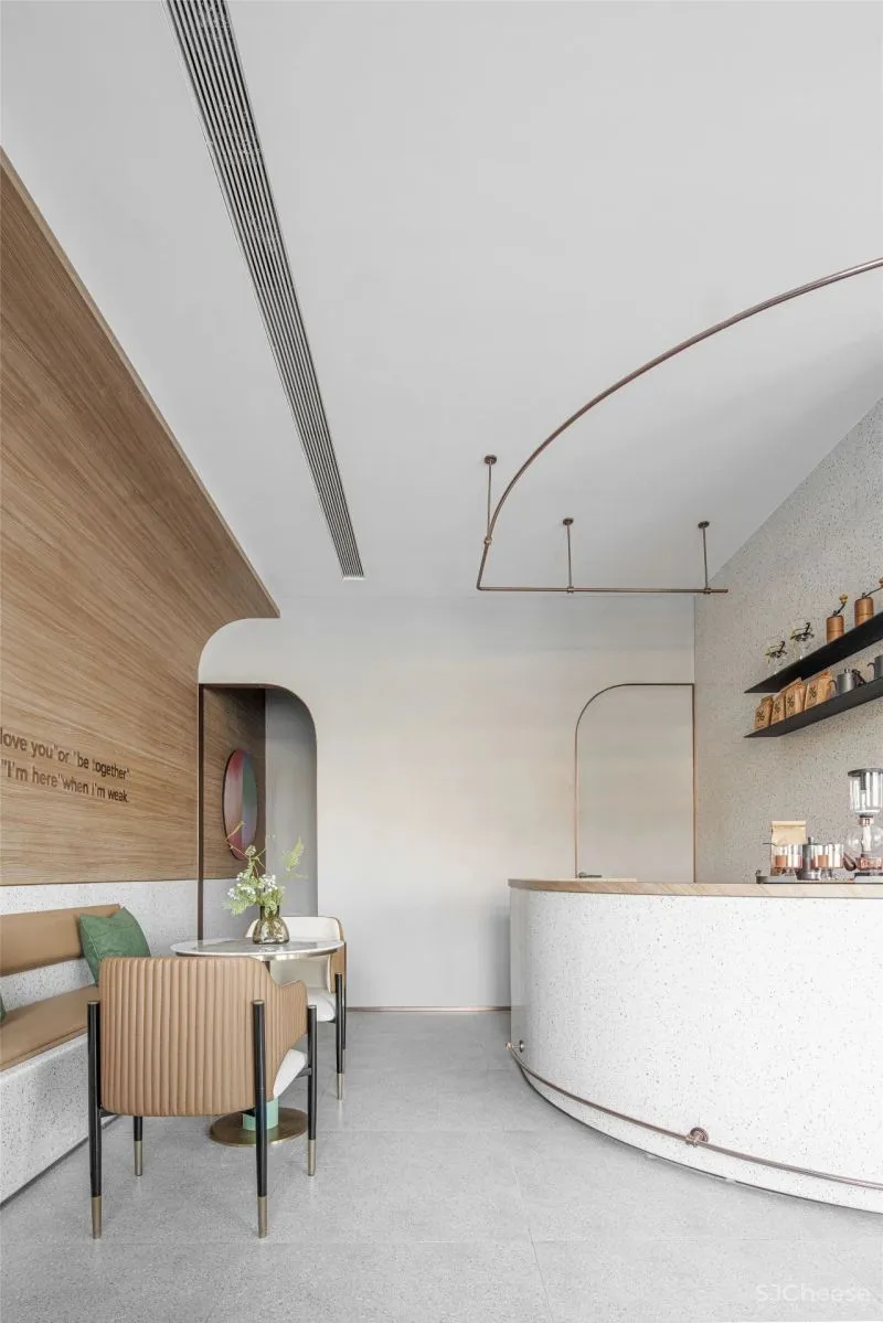 旭辉 x S.U.N 这个咖啡吧看起来不错，等等、他们好像还卖房子