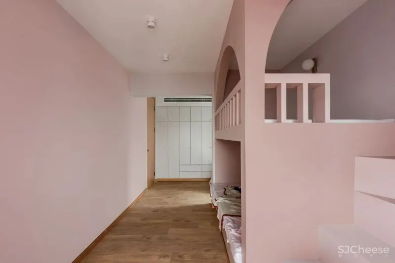 如何把宋朝装进家？136㎡两室“碰瓷”《清平乐》配色，胭脂红、浅棕黄，让人1秒穿越