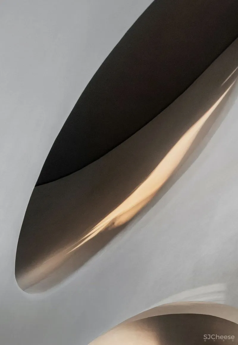 关联以空间的「解构性」和「抽象性」 构序「超现实的界面」