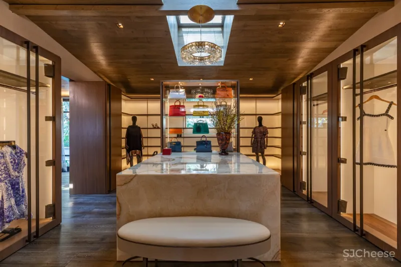 1800㎡ 的别墅 ,月租金248万,主卧天窗全打开,再次刷新豪宅认知!