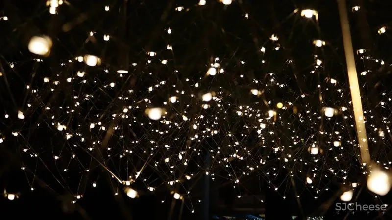 关联以空间的「解构性」和「抽象性」 构序「超现实的界面」