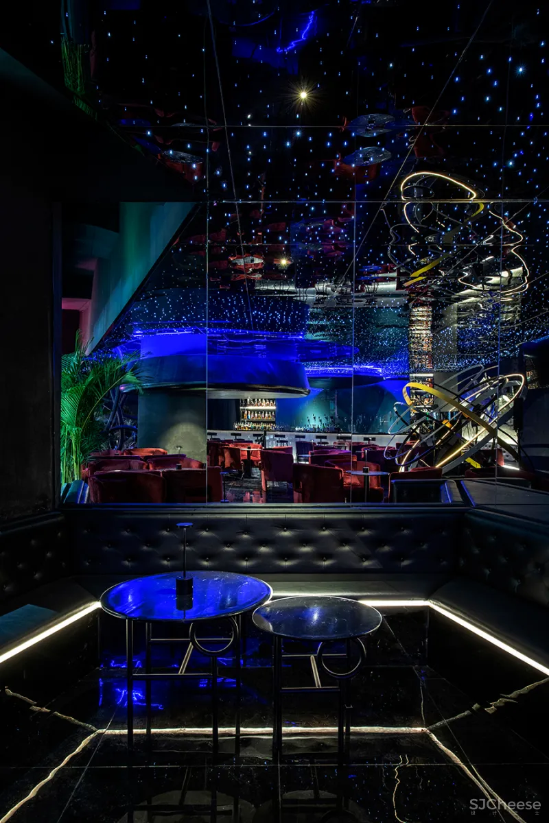 邵龙 • 在木星酒吧|不甘寂寞的宇宙星空,感性与理性的交替共振