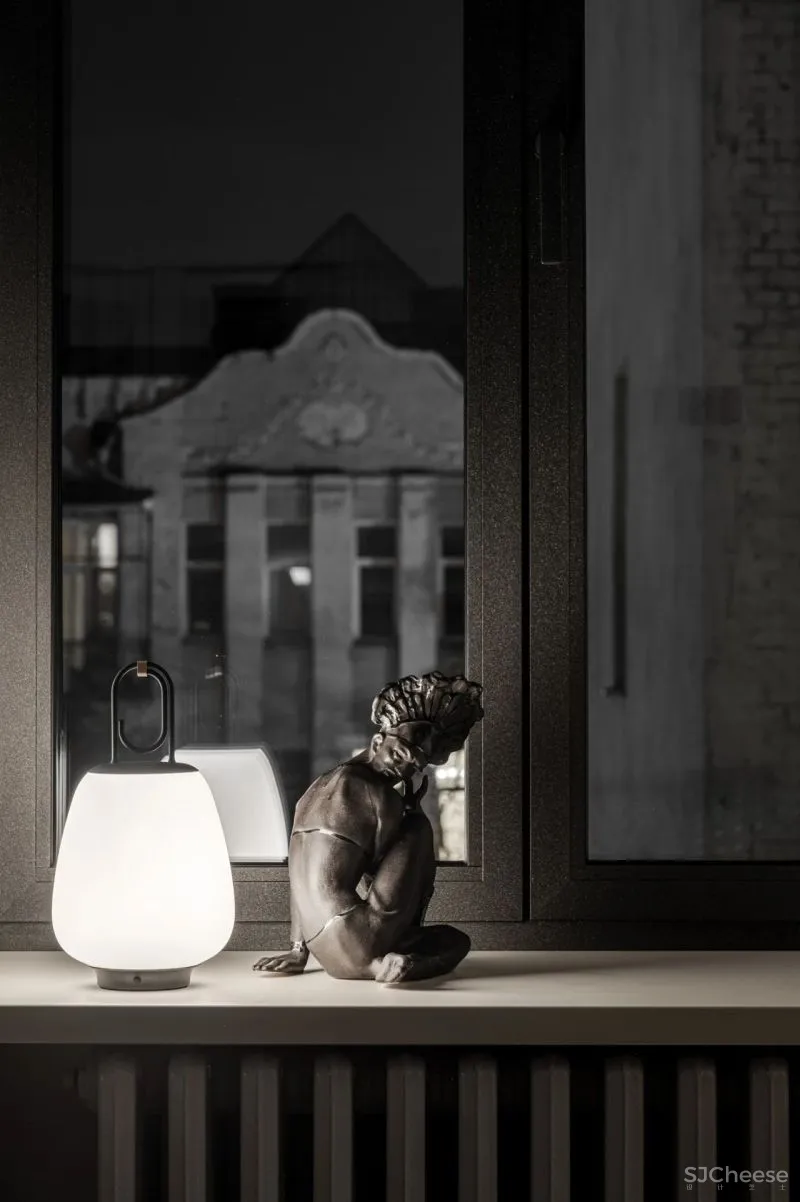 虽然面积只有75平米,可是这个家让我们看到了古典、时髦以及各种有趣的物件