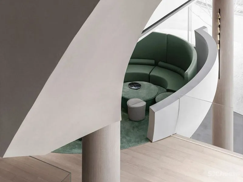 关联以空间的「解构性」和「抽象性」 构序「超现实的界面」