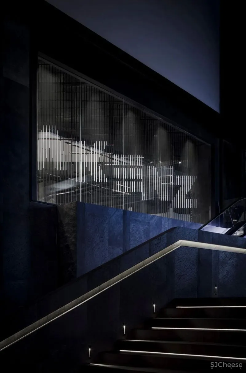 街头潮牌集合店Akenz上海TX mall旗舰店,滑板文化植入空间中