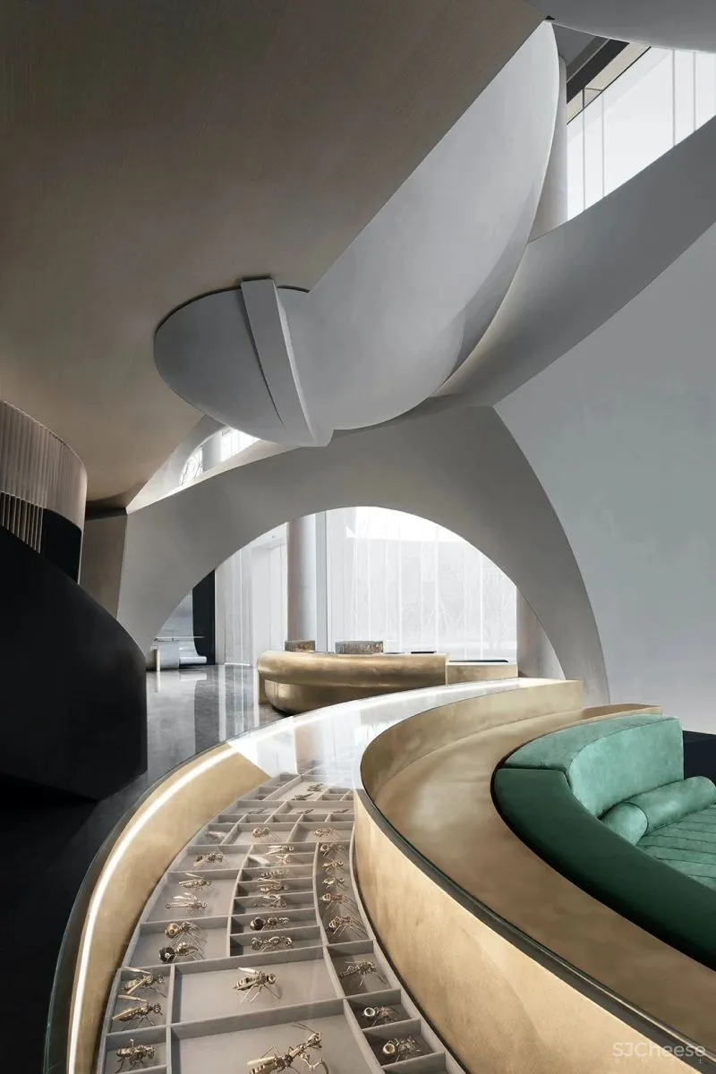 关联以空间的「解构性」和「抽象性」 构序「超现实的界面」