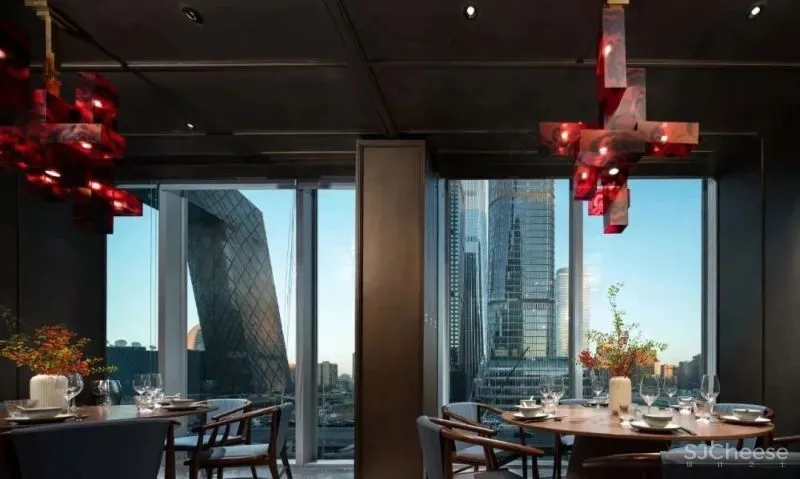 取其色彩变换之妙,麻六记国贸首店