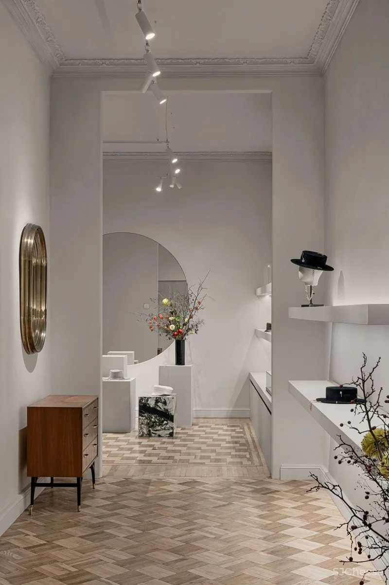 RINA LOVKO \ RUSLAN BAGINSKIY 陈列室