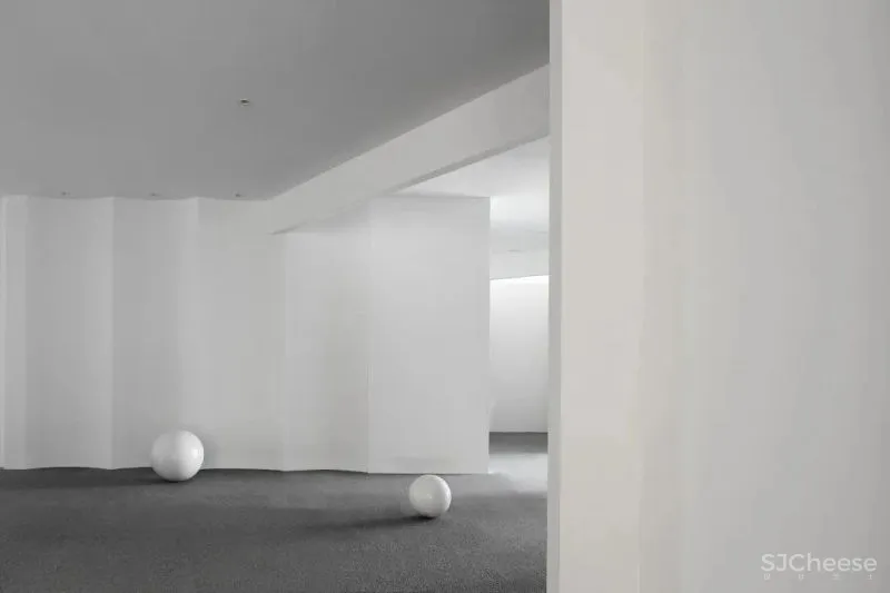 极简办公空间充满格调 尺度之下的自由