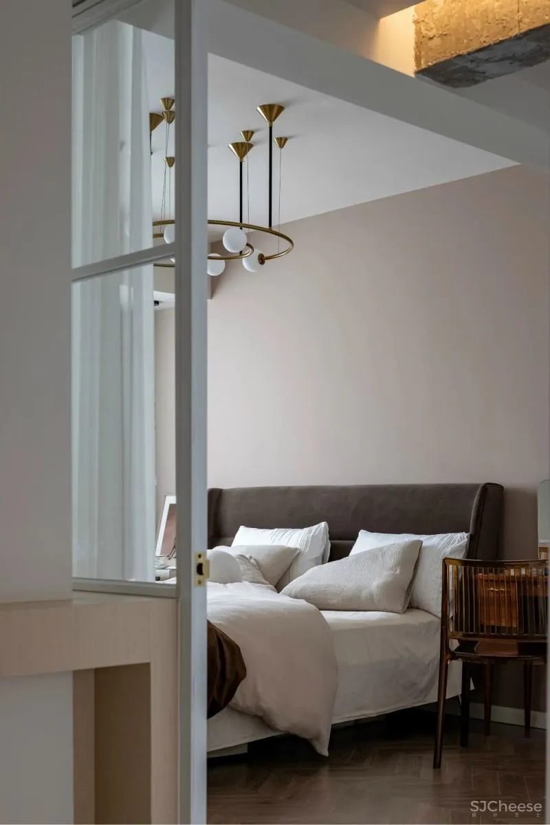 “书迷”教师夫妻的复古家,客厅卧室打通,餐厅放阳台,90㎡显大3倍!美呆!