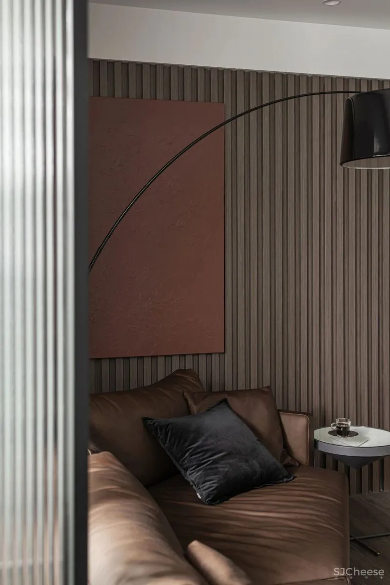 135㎡简约风,巧用大地色系,她家优雅又耐看!