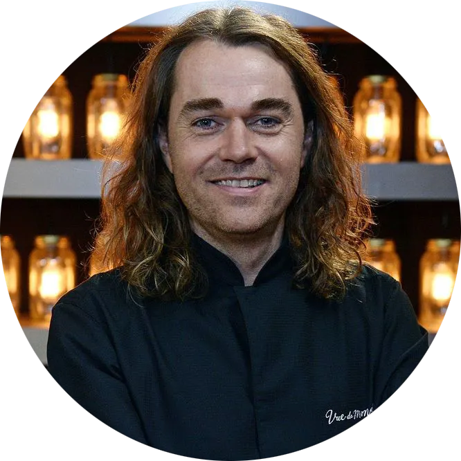 售价 2.2 亿,这才是顶层复式该有的配置!