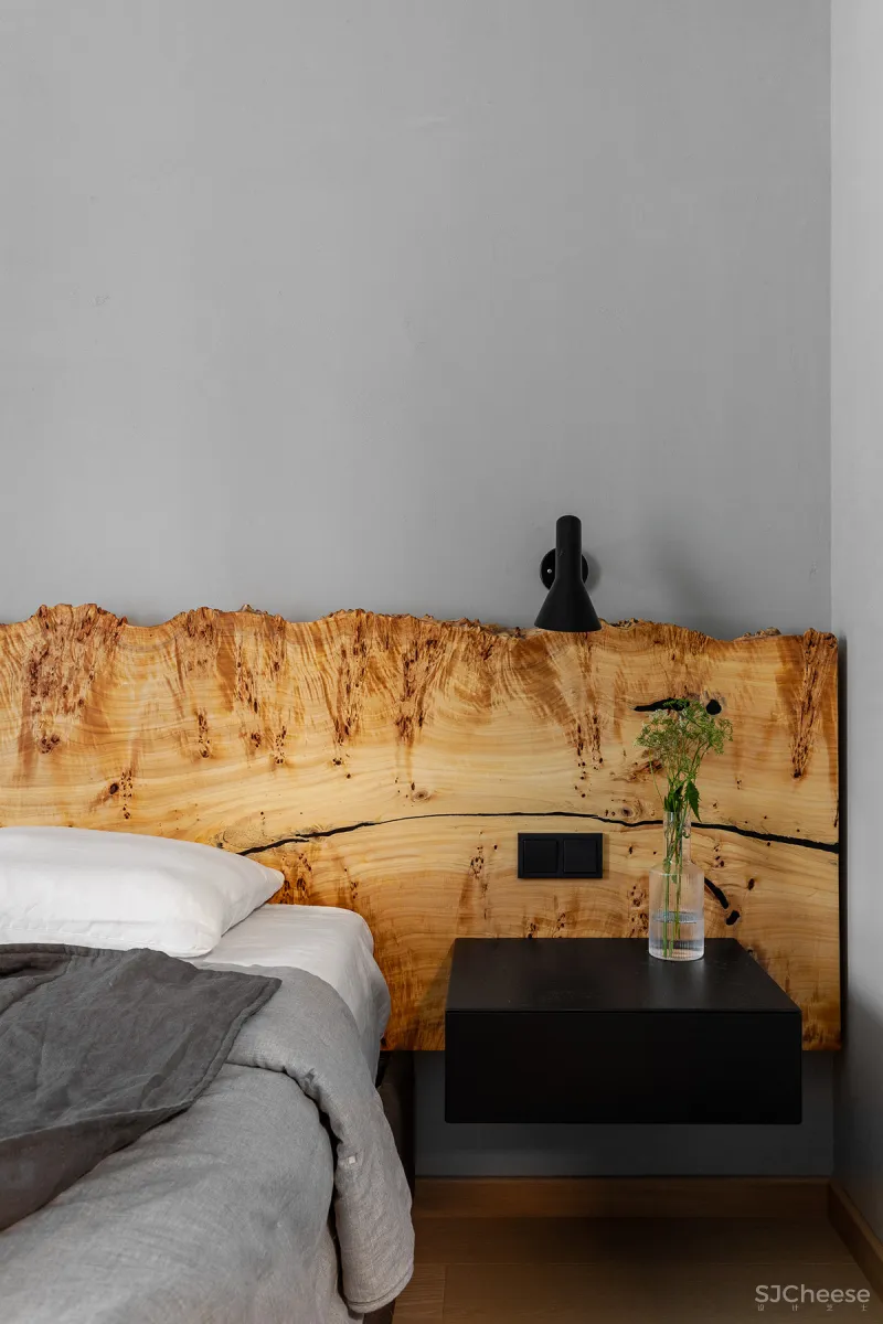 100㎡ 两室一厅，黑色墙面这样使用一点都不沉闷