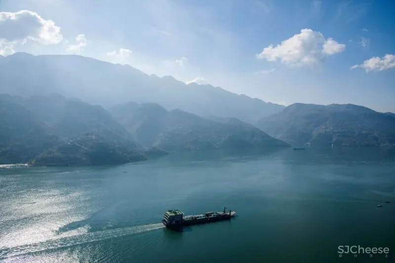 长江边上的艺术酒店 以游轮为主题的乐享空间