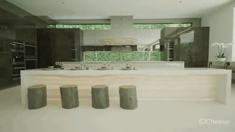 3亿一栋的别墅,仅看到车库就跪了!