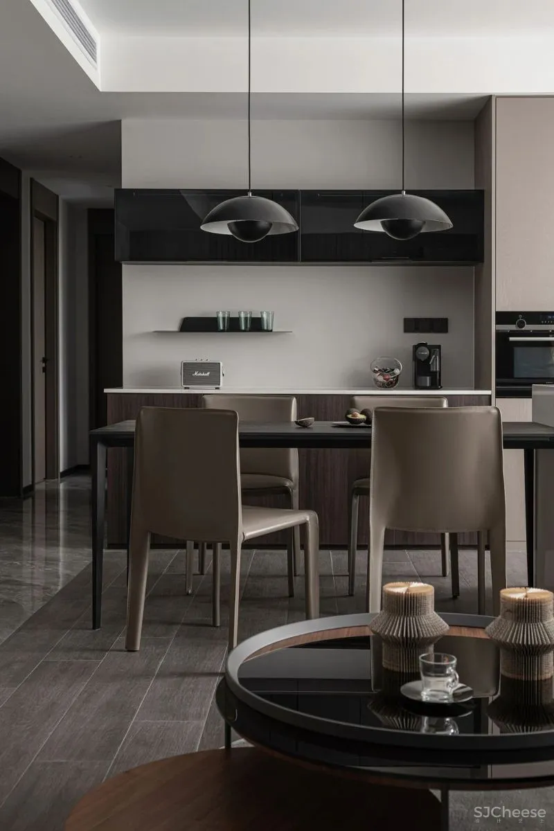 135㎡简约风,巧用大地色系,她家优雅又耐看!