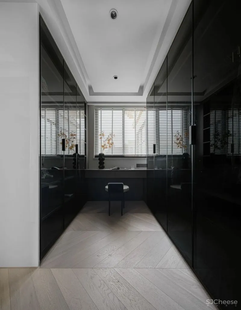 由里空间设计 × 私宅:纯净线条