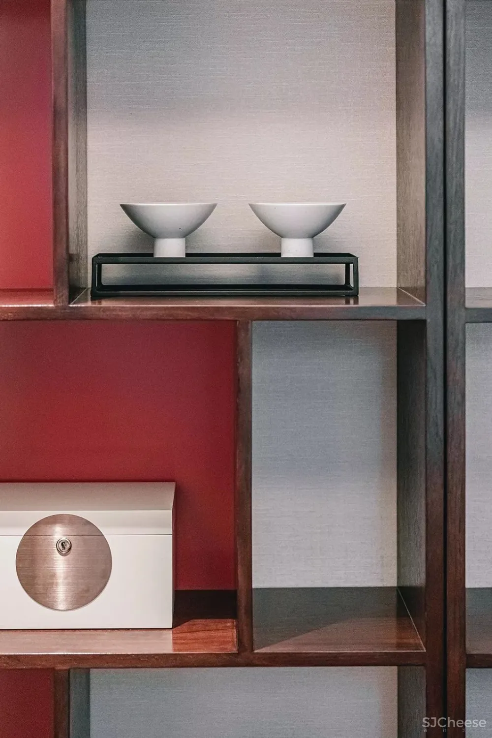 高级灰+中国红,当代东方美学的完美演绎