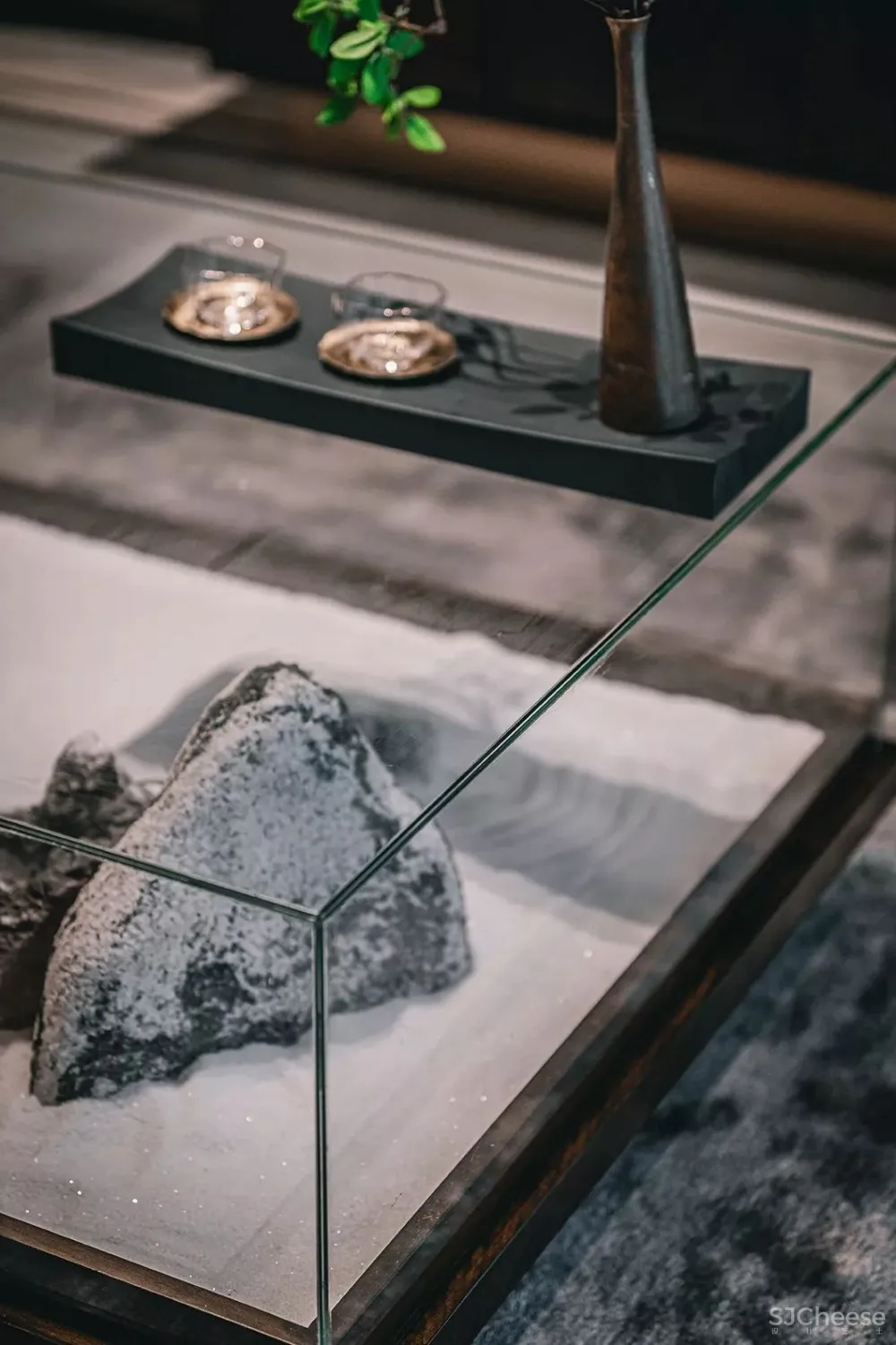 高级灰+中国红,当代东方美学的完美演绎