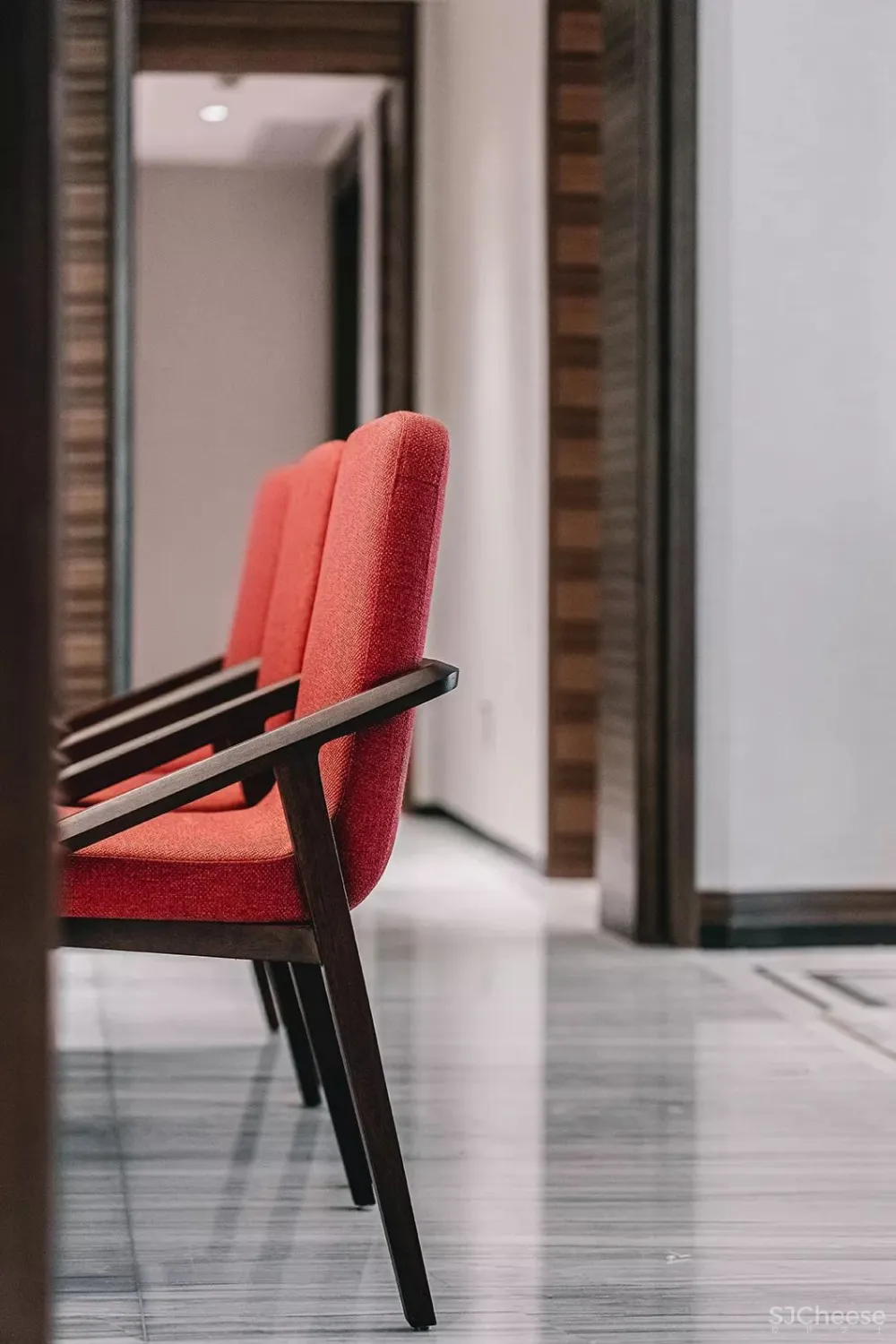 高级灰+中国红,当代东方美学的完美演绎