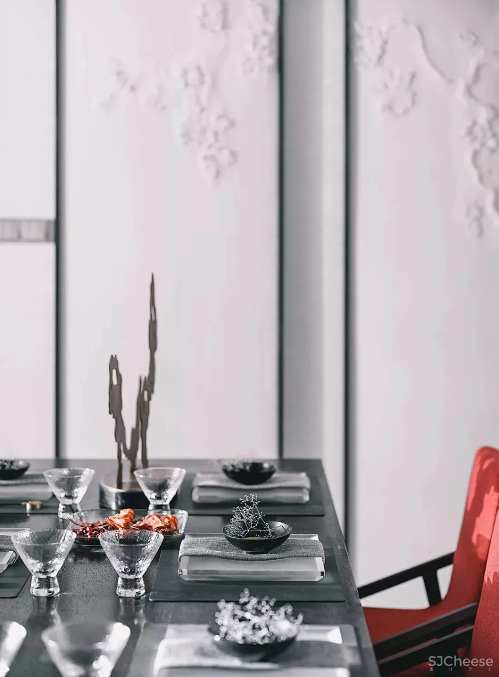 高级灰+中国红,当代东方美学的完美演绎