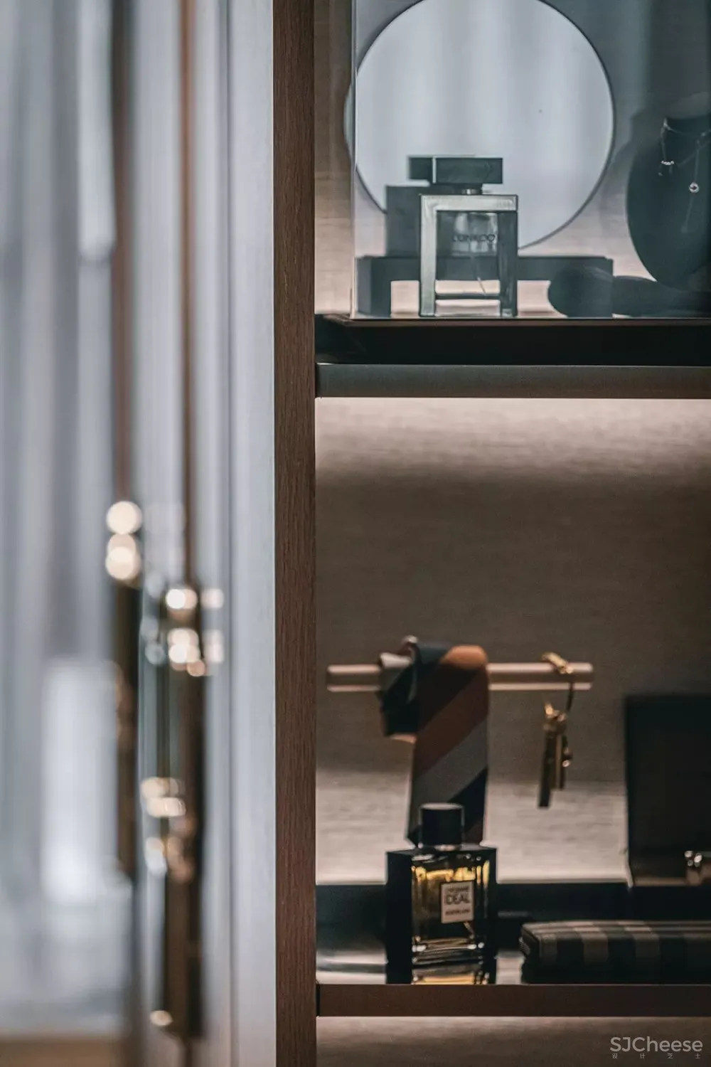 高级灰+中国红,当代东方美学的完美演绎