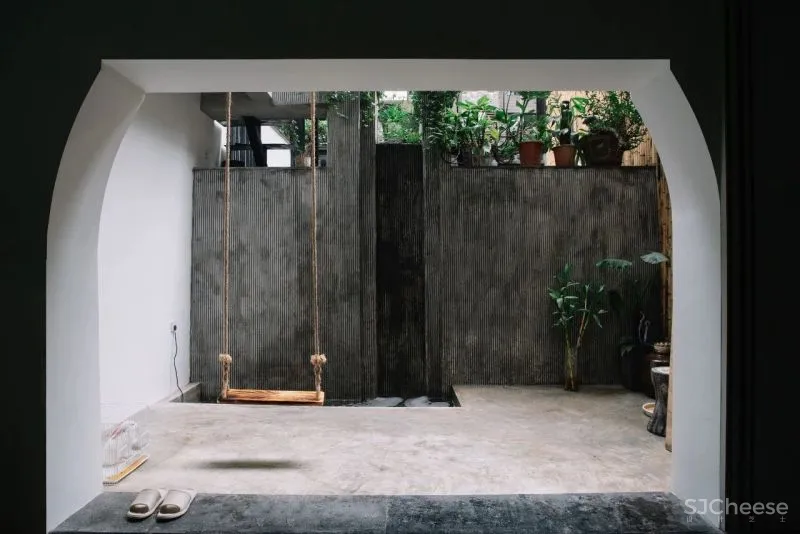 重庆鬼才设计师,教科书级别改造,地窖变身阳光房