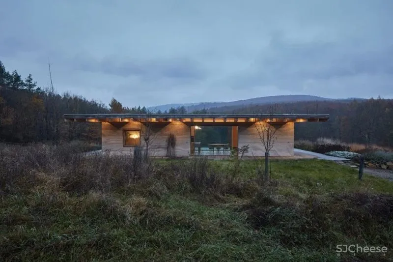 森林中的纯粹小屋 LO之家 Ateliér Lina Bellovičová