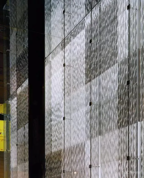 Louis Vuitton日本旗舰店新开幕,全定制艺术介入 X 顶奢大品牌