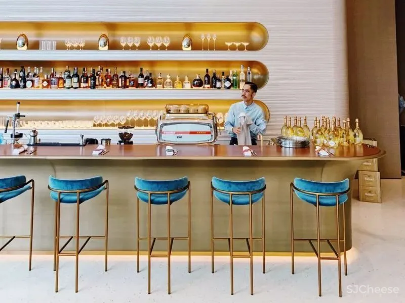 Louis Vuitton日本旗舰店新开幕,全定制艺术介入 X 顶奢大品牌