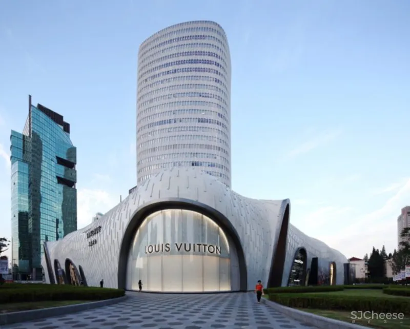 Louis Vuitton日本旗舰店新开幕,全定制艺术介入 X 顶奢大品牌