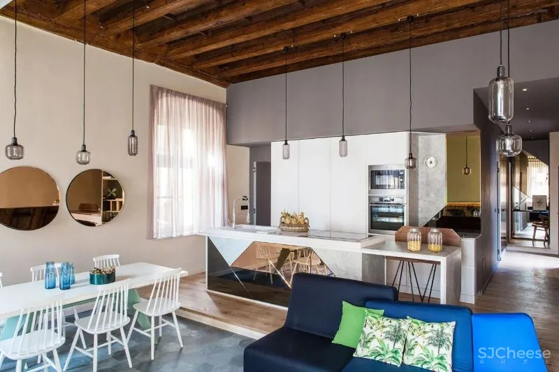 充满蓝调的公寓,用色太前卫了!