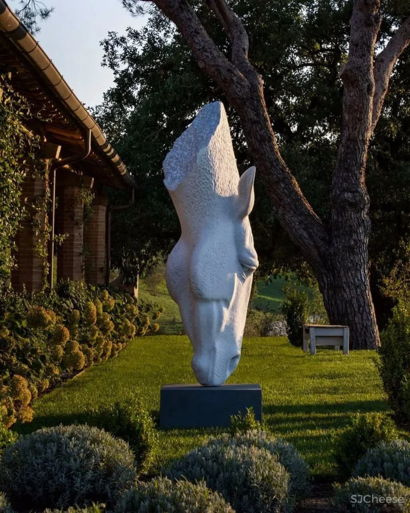 永 恒 的 静 修 一千多年历史的意大利城堡庄园酒店揭幕!