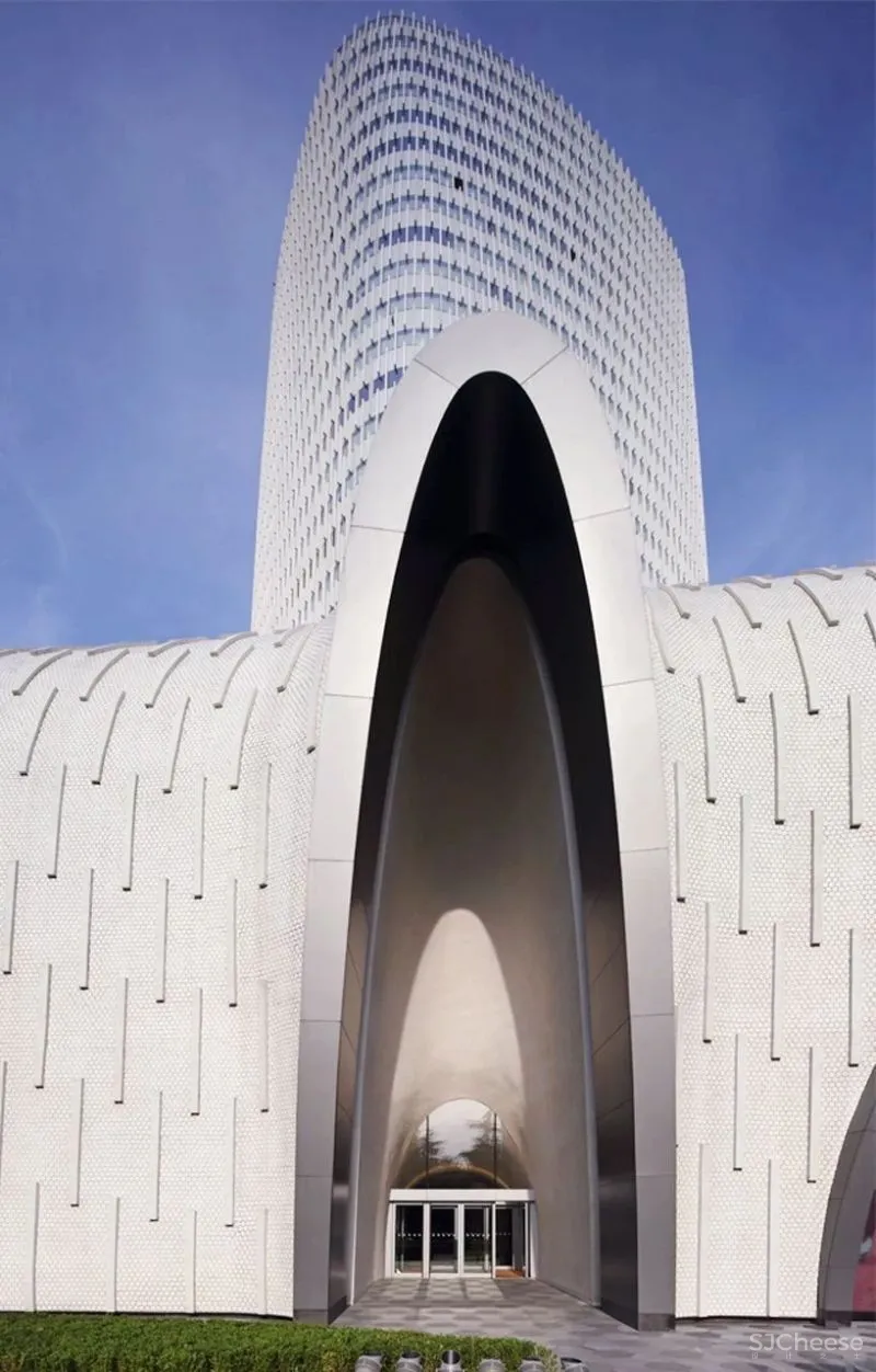 Louis Vuitton日本旗舰店新开幕,全定制艺术介入 X 顶奢大品牌