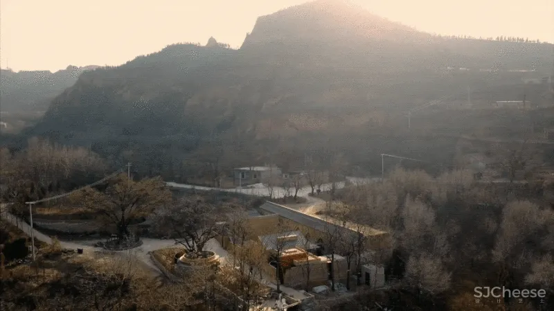 河南夫妻分居20年,改造出极致婚房:住窑洞、泡温泉