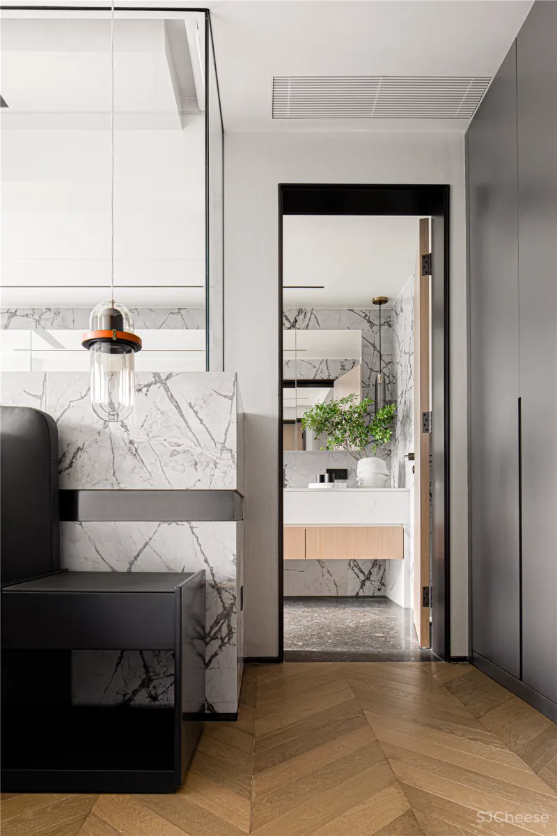 一个人的豪宅!90小伙买下195㎡江景房,猫房装「空调」,真的凡尔赛!