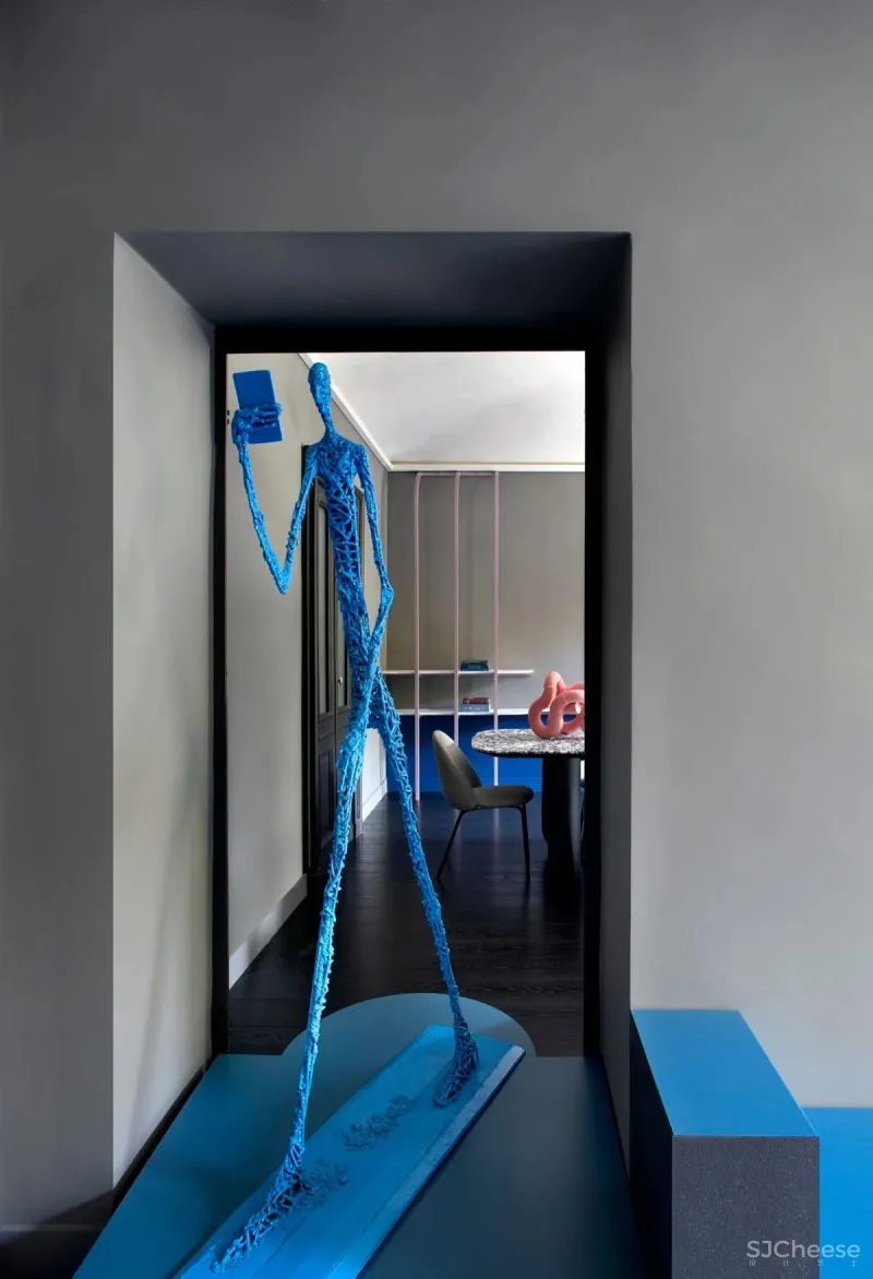 充满蓝调的公寓,用色太前卫了!