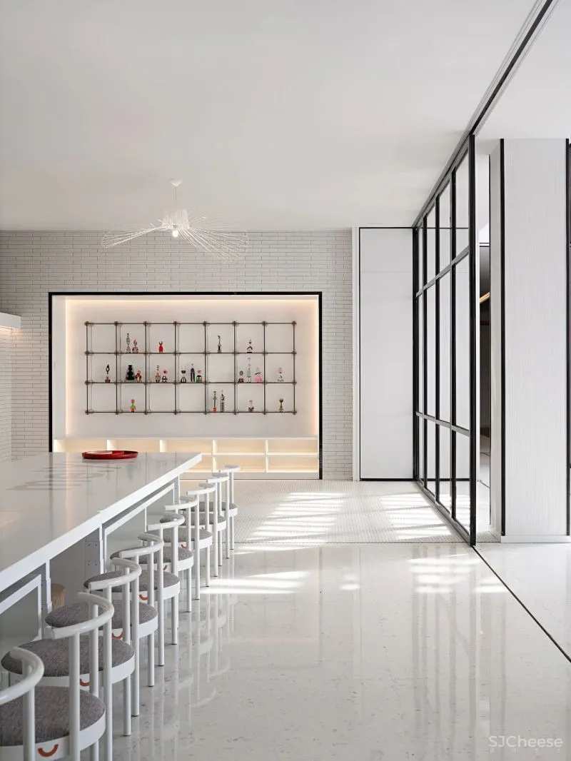 MEIYI 英皇儿童艺术学院 随时序流动的空间画布