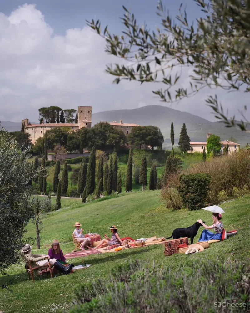 永 恒 的 静 修 一千多年历史的意大利城堡庄园酒店揭幕!