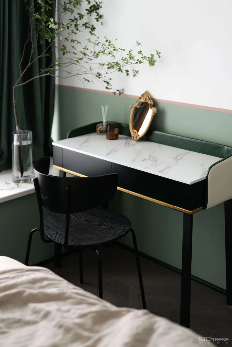 线条、色块和潮玩,这个89㎡比想象中还有料!